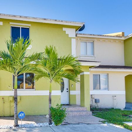 Opa-Locka Townhome, 15 Mi To Miami Beach! Екстер'єр фото