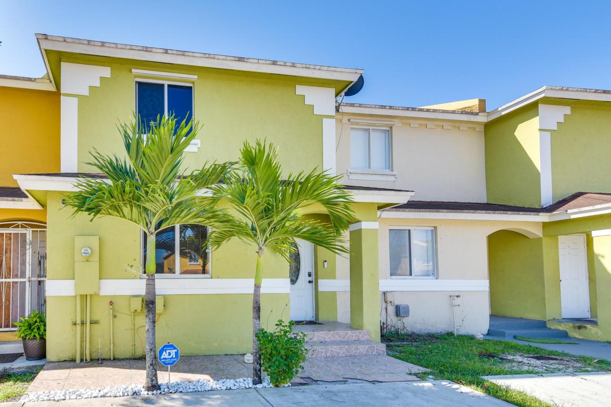 Opa-Locka Townhome, 15 Mi To Miami Beach! Екстер'єр фото