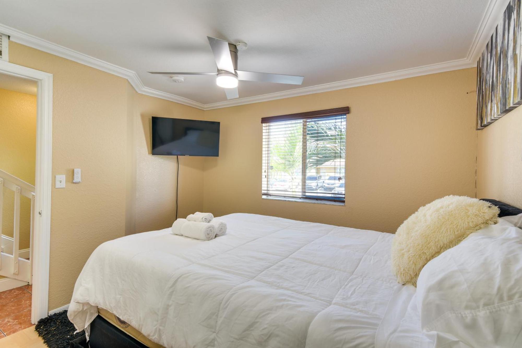 Opa-Locka Townhome, 15 Mi To Miami Beach! Екстер'єр фото