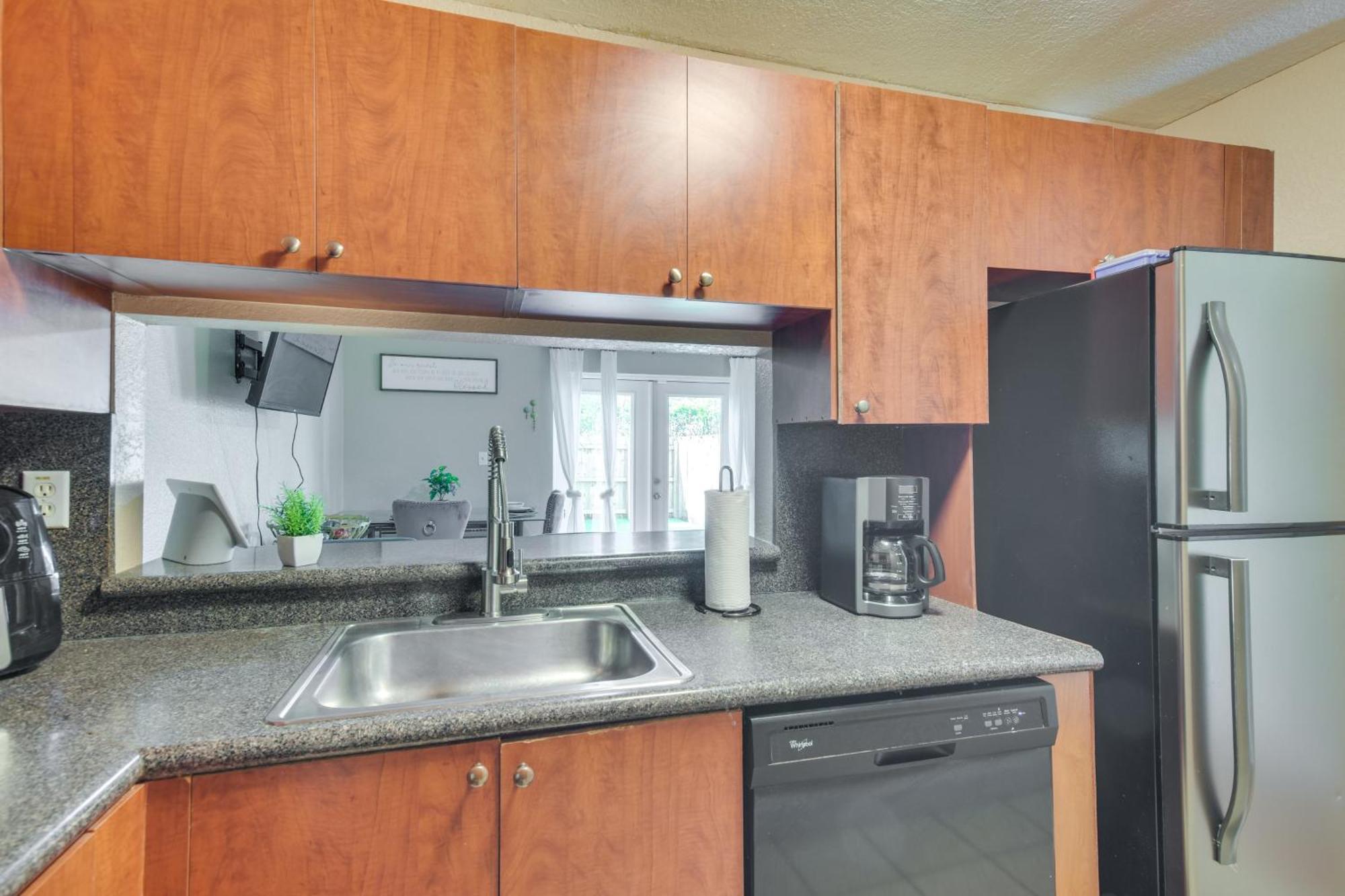 Opa-Locka Townhome, 15 Mi To Miami Beach! Екстер'єр фото