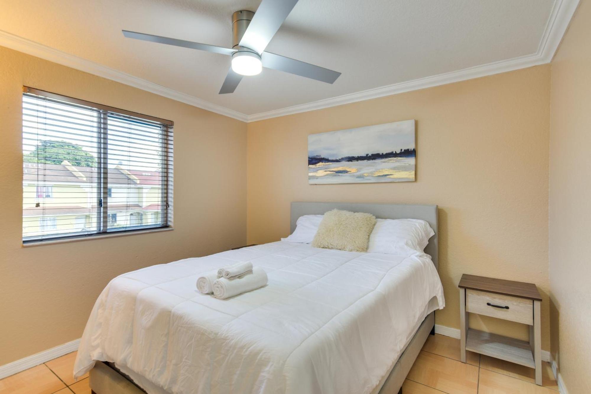 Opa-Locka Townhome, 15 Mi To Miami Beach! Екстер'єр фото