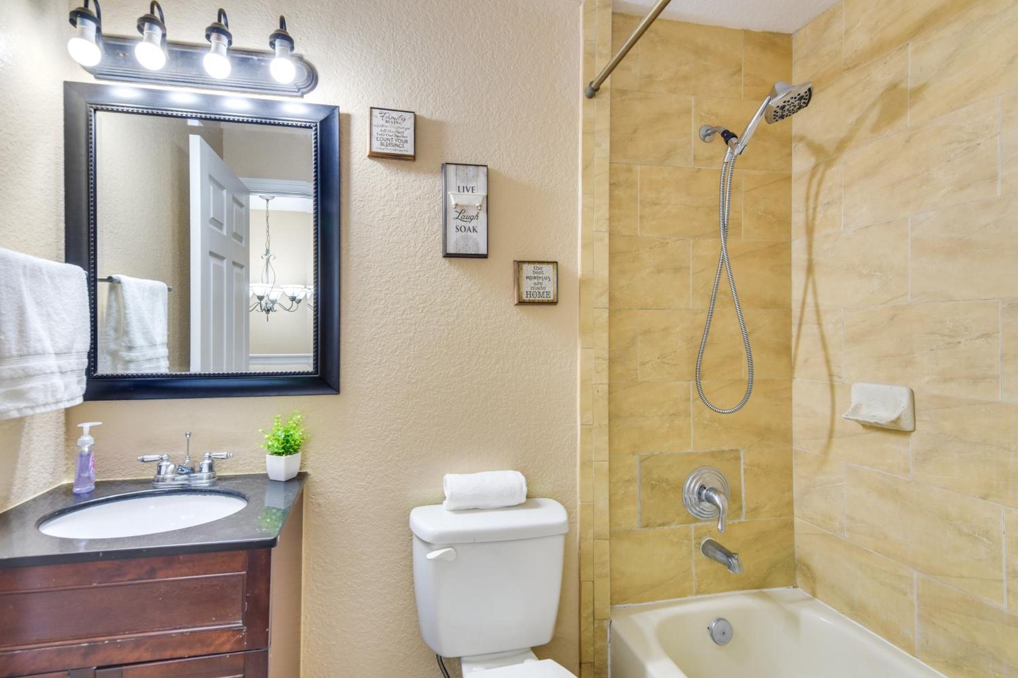 Opa-Locka Townhome, 15 Mi To Miami Beach! Екстер'єр фото
