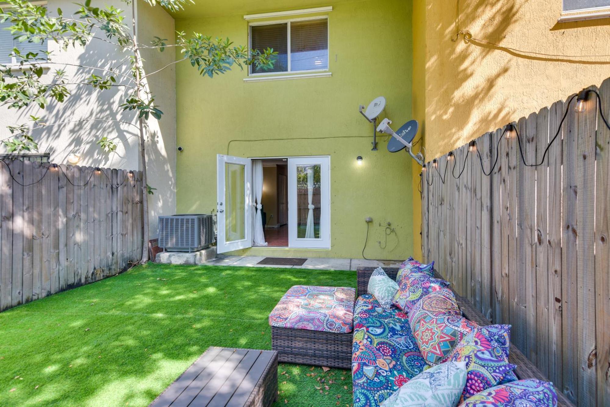 Opa-Locka Townhome, 15 Mi To Miami Beach! Екстер'єр фото